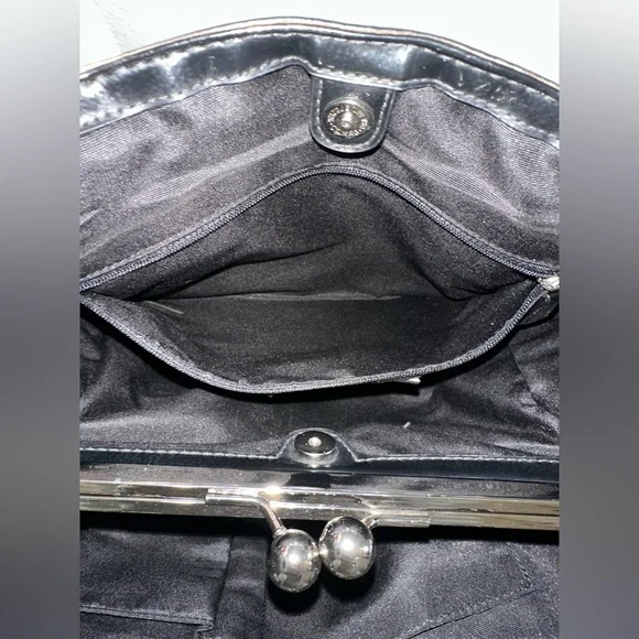 Like New Coach Signature Caryall F19190 with Kisslock and matching wristlet - Picture 12 of 15